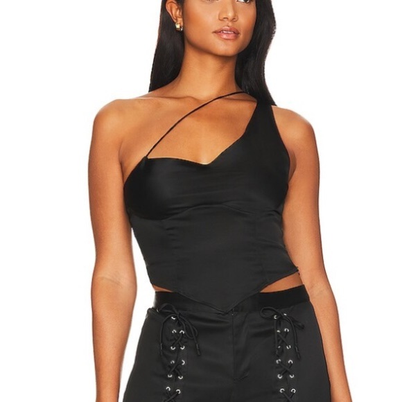 Revolve Song of Style Aislin Cami in Black
SONG OF STYLE Small - Picture 1 of 9